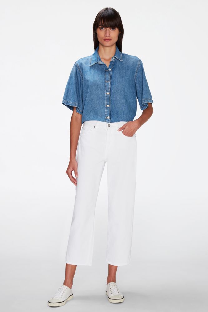 The Modern Straight Yacht